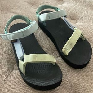 Teva sandals size 5 girls